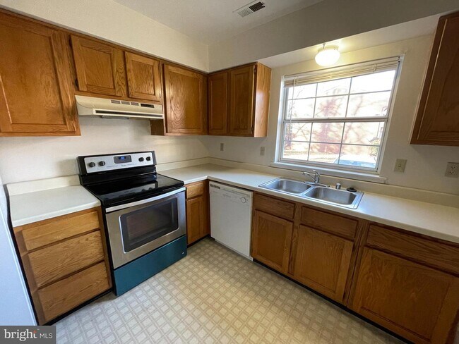 Building Photo - 16126 Clarence Ct