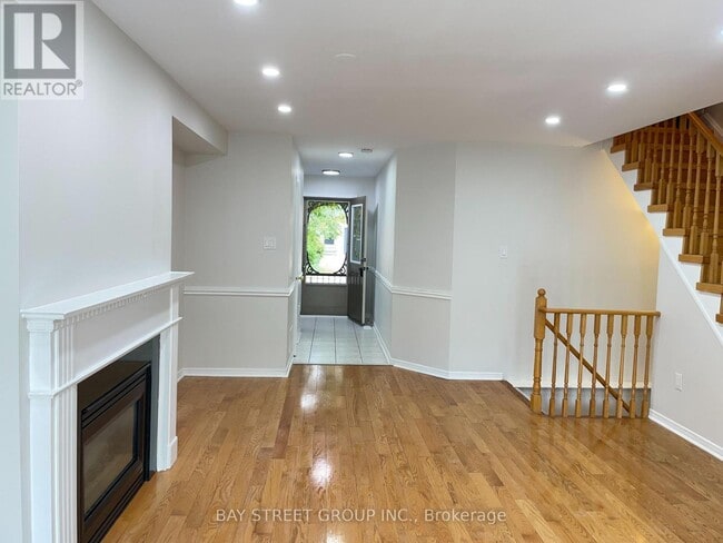 Building Photo - 4404 Vallence Dr