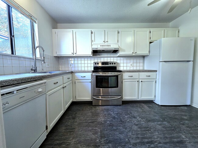 Foto del edificio - 563 Heritage Vlg