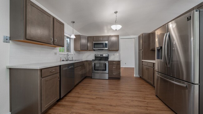 Building Photo - Four level home in Vista Grande