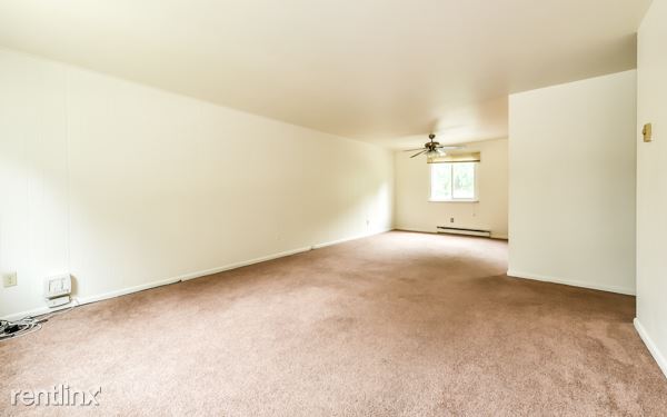 Building Photo - 2044 Renton Rd