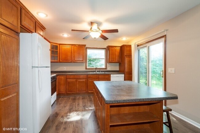 Building Photo - 1704 Paddington Ave