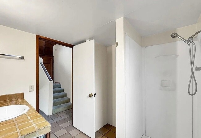 Building Photo - 844 25th St