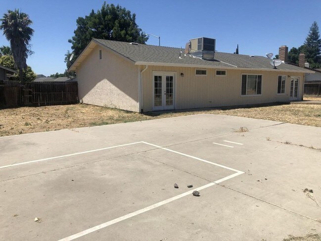 Foto del edificio - 1333 Hutchinson Ave