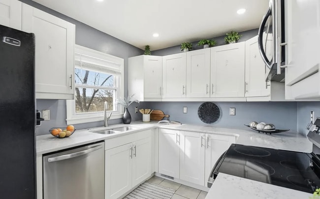 Kitchen - 7733 Webster St