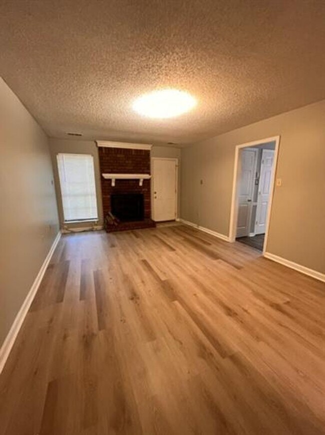 Foto del edificio - ~HALF OFF FIRST MONTH'S RENT~ Charming 3-Bedroom Home in Bartlett-Spacious & Move-In Ready!