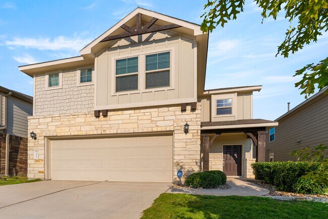 Building Photo - Beautiful 3 bedroom, 2.5 bathroom home in ...