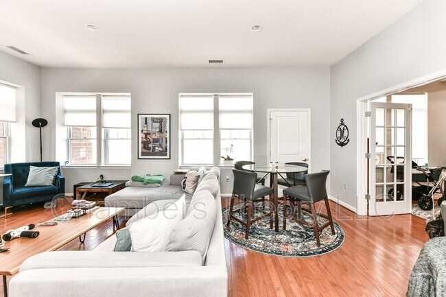 Foto del edificio - 309 Holland Ln