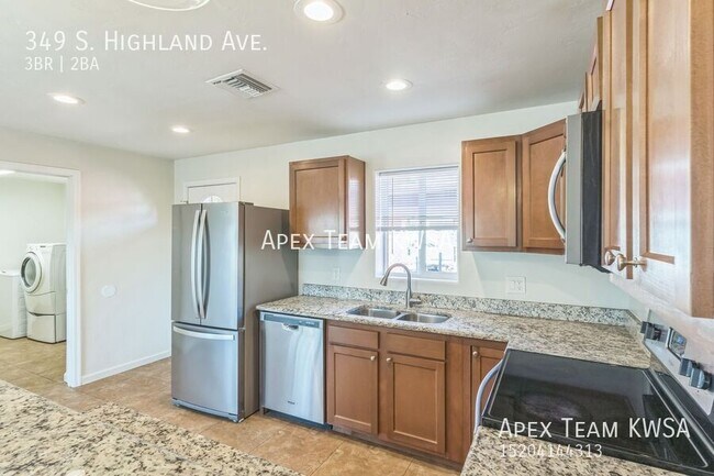 Building Photo - $1595-Charming 3 Bed | 2 Bath Brick  Home ...