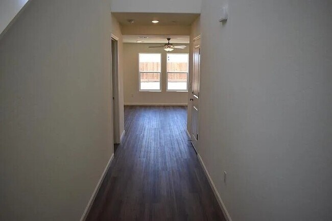 Foto del edificio - 736 Athena Dr
