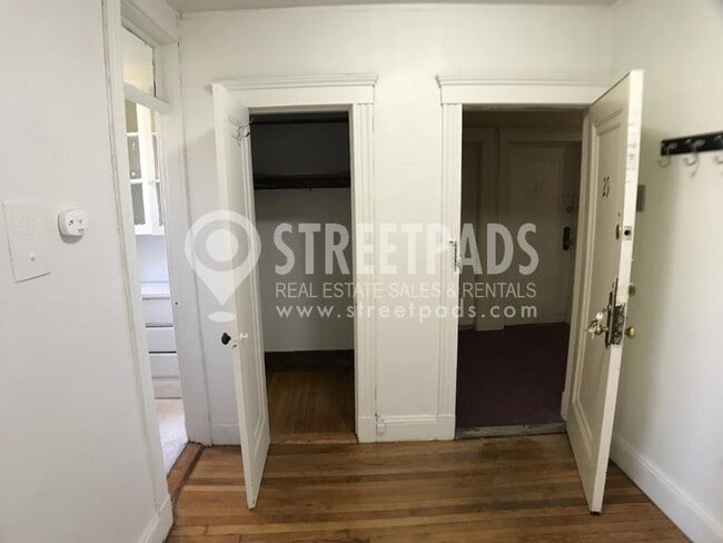 Building Photo - bedroom in Boston MA 02215