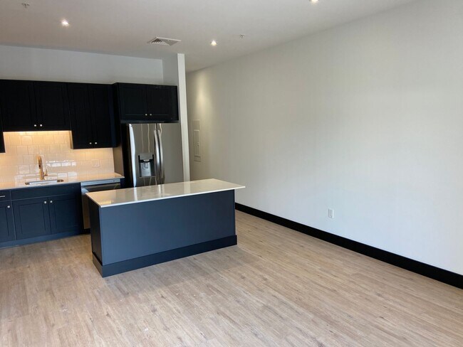 Building Photo - Beautiful two-bedroom apartment at Waterma...