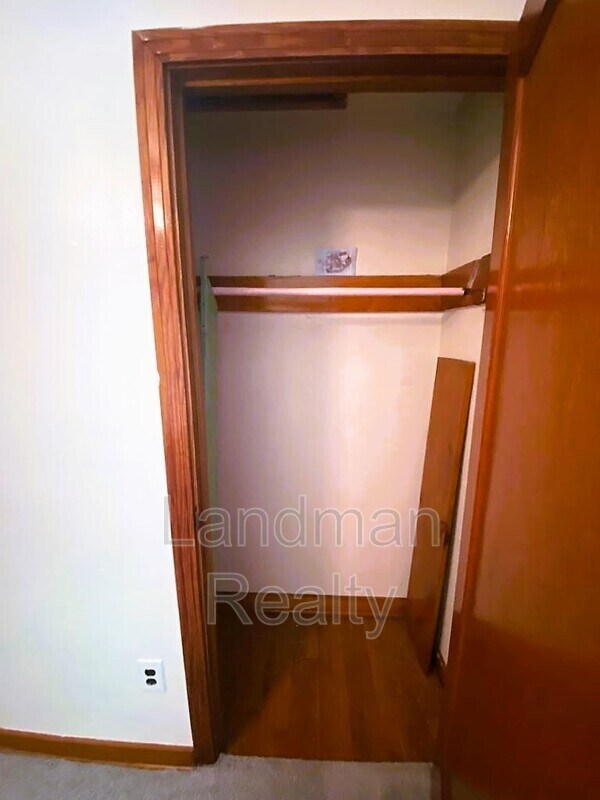 Building Photo - 418 Pennwood Dr