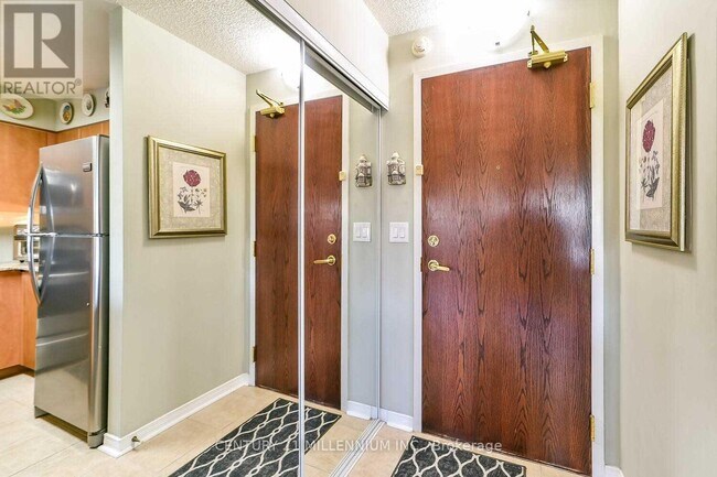 Photo du bâtiment - 55 Via Rosedale