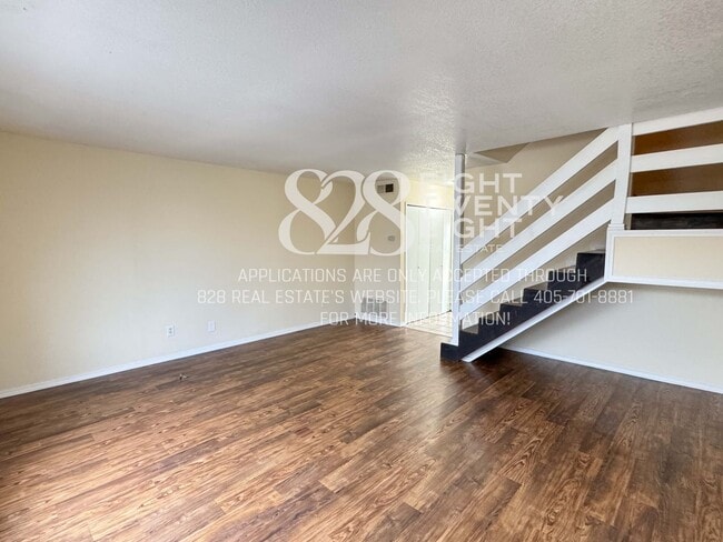 Foto del edificio - Available NOW! 2 Bed/1.5 Bath Townhome Duplex in East Norman!