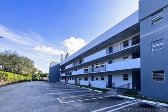 Building Photo - 1630 Embassy Dr