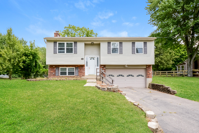Primary Photo - Charming 3 Bedroom Home