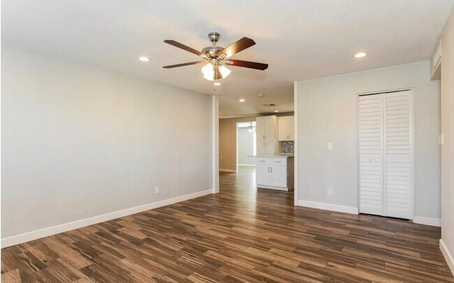 Foto del edificio - 6103 S Parkside Dr
