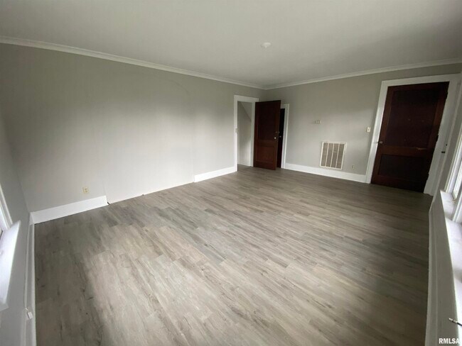 Foto del edificio - 1532 W Barker Ave