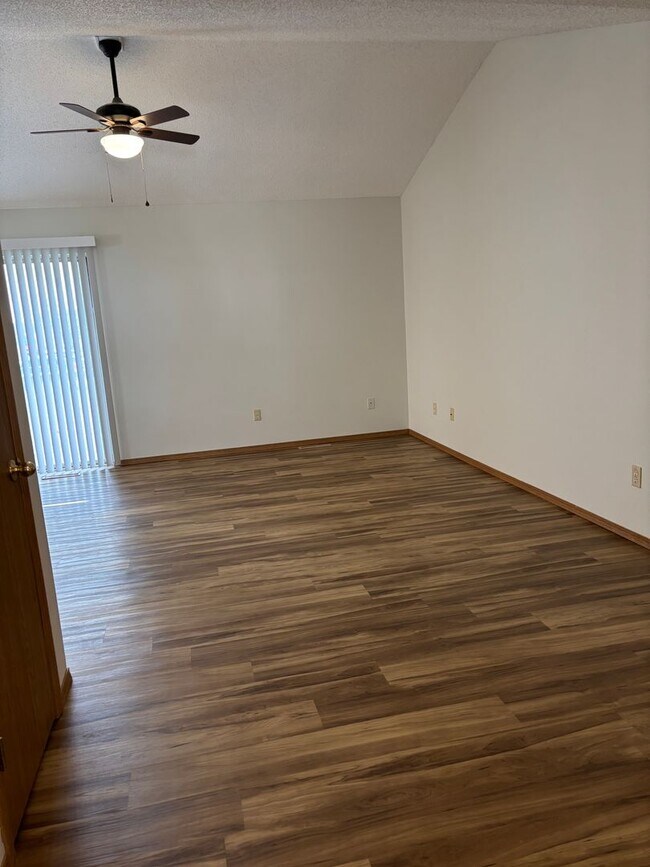 Building Photo - All brick 3/2/2 located in the Kickapoo boundaries, walking distance from Cherokee Middle School.