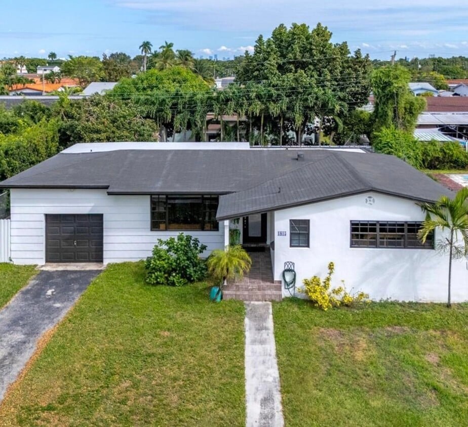 Primary Photo - 1815 SW 85th Ct