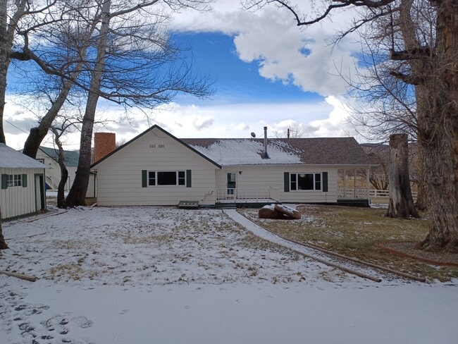East side entry and deck - 4300 Nelson Rd