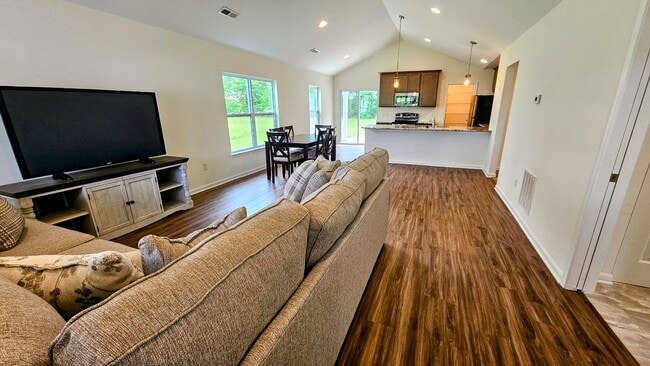 Building Photo - 178 Sitting Bull Dr