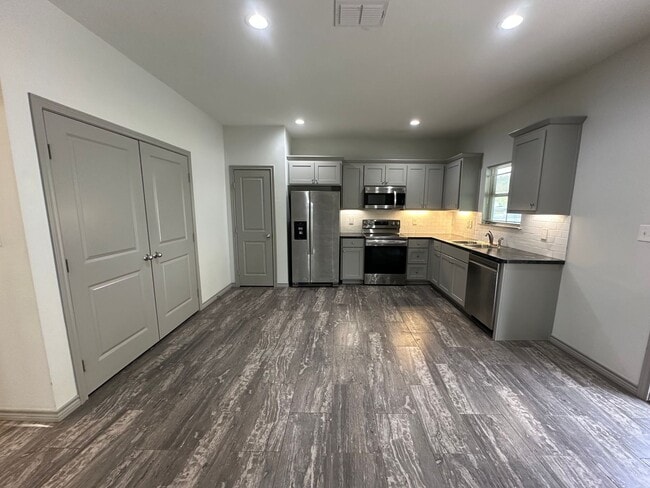 Building Photo - 13314 CR 285-Unit 5