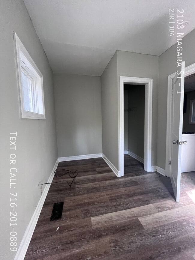 Building Photo - 2103 Niagara St