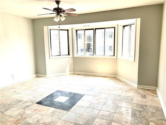 Foto del edificio - 145 Northwood Dr