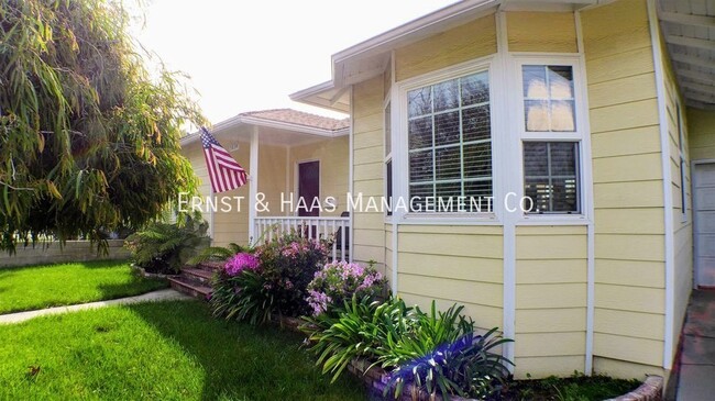 Building Photo - Beautifully Upgraded Pool Home in Prime Pl...
