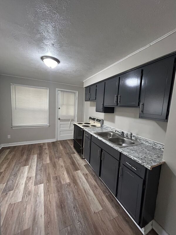 Foto del edificio - 1464 Sulzer Ave