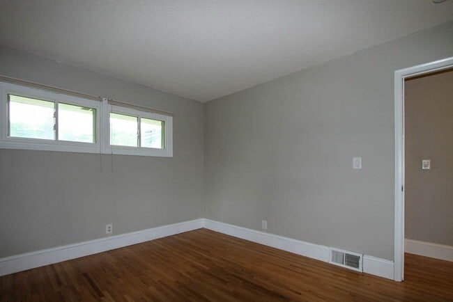 Building Photo - 8613 Zenith Rd
