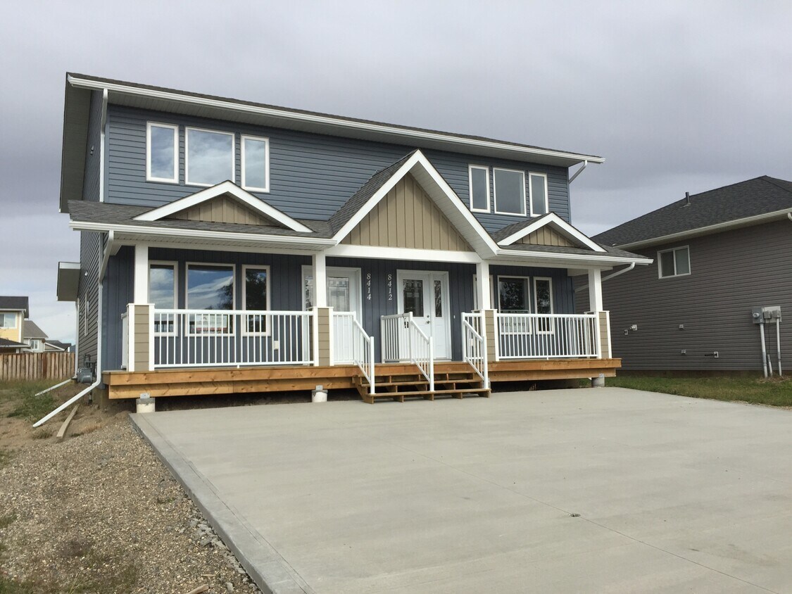 Photo principale - 8414-8485 85th Ave