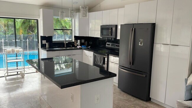 Foto del edificio - Southwest 90th Terrace, Miami, FL 33186 - 3 BR 2 BA house