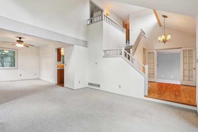 Building Photo - 9 month lease 5 bed 3.5 bath Castle Pines ...