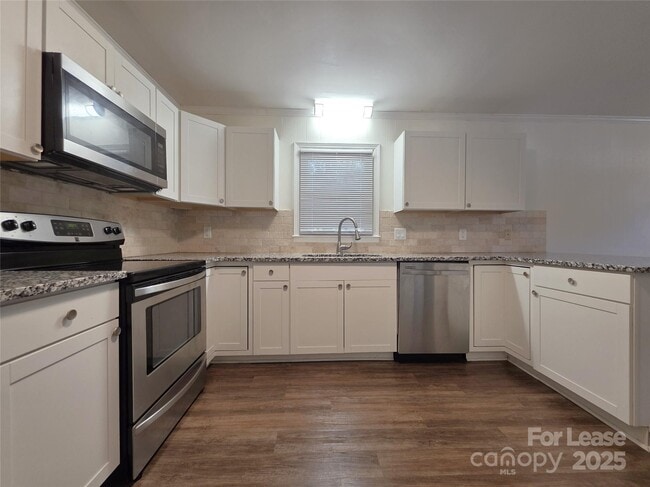 Foto del edificio - 158 Cabarrus Ave E