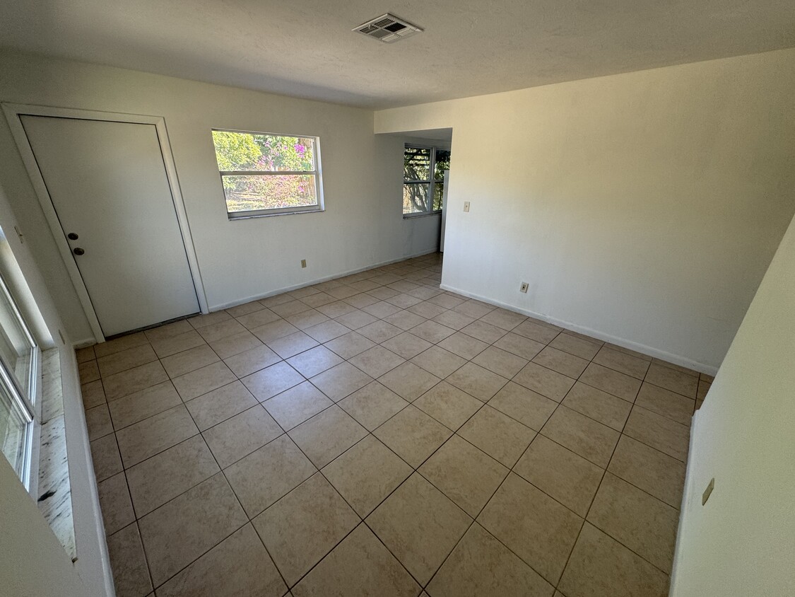 Building Photo - 27665 Horne Ave