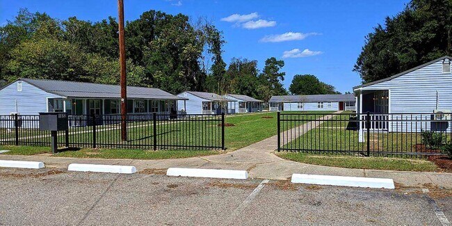 Building Photo - 1622 Colleton Ave SE