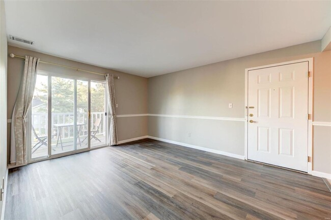 Foto del edificio - Creve Coeur 2br/2ba Condo