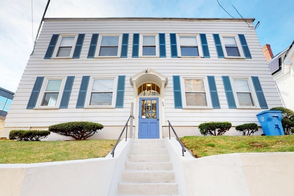 Primary Photo - 34 Crescent St