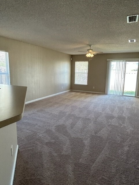 Foto del edificio - 950 Wynfield Cir