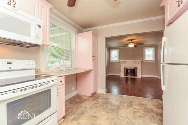 Building Photo - 1717 Stewart Pl