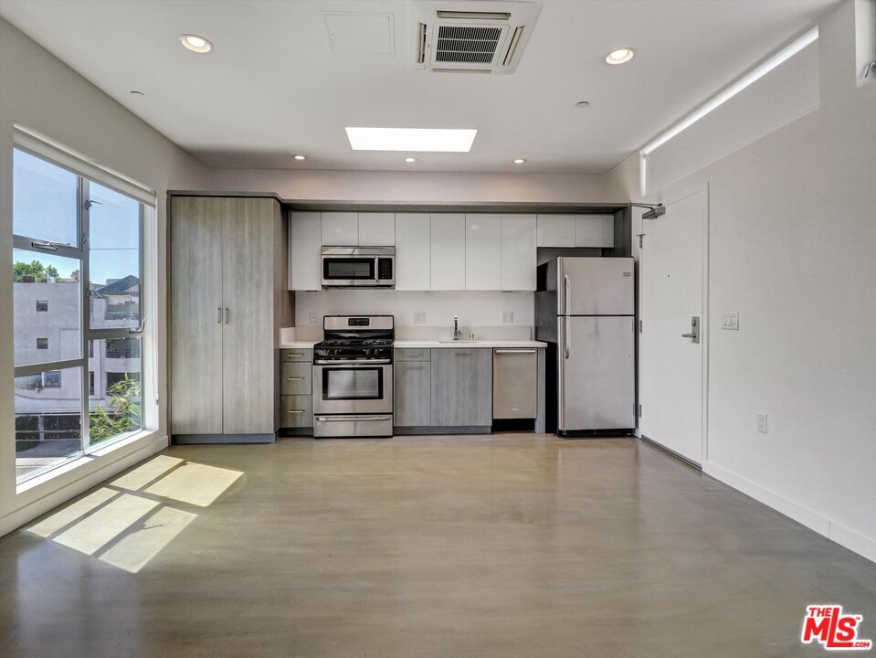 Foto principal - 12114 Idaho Ave