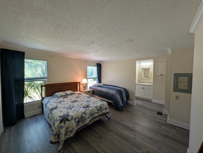 Foto del edificio - 3276 Hargrove St