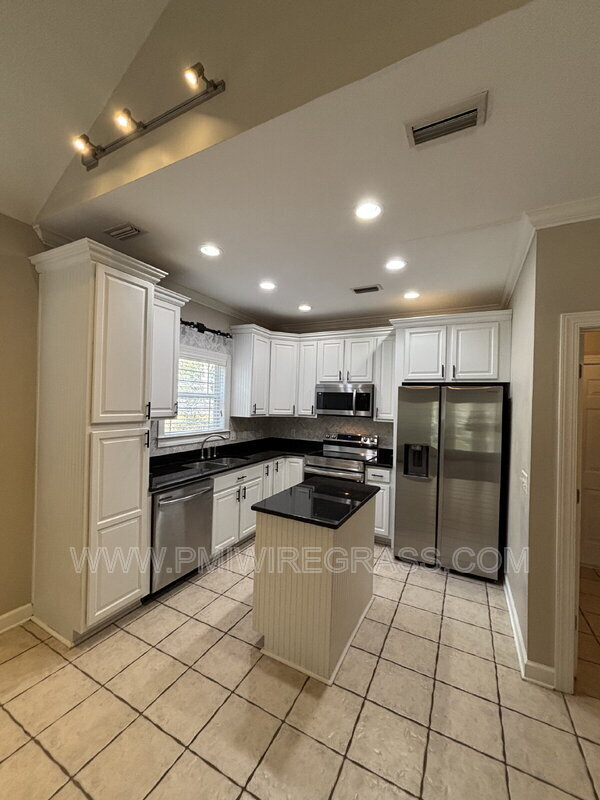 Building Photo - 229 Charleston Dr