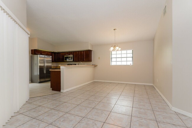 Foto del edificio - 619 Butternut Pl