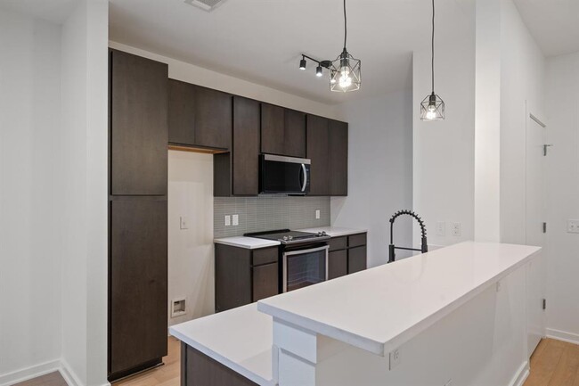 Building Photo - 2505 Thornton Rd