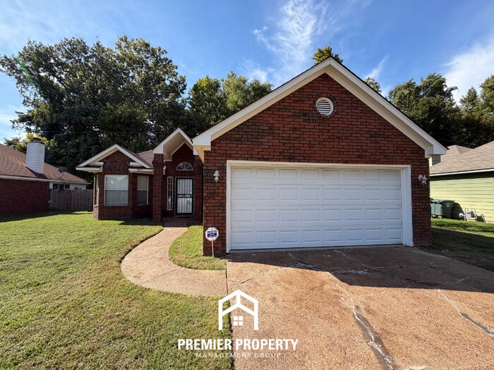 Photo - 2815 Juanita Cir W, Memphis, TN 38133 - 3-Bedroom Home with Vaulted Ceilings & Spacious Backyard!