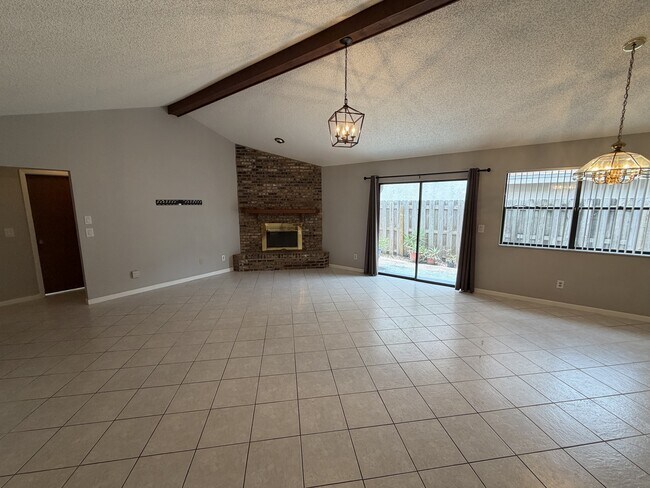 Foto del edificio - 3 Bed/2 Bath